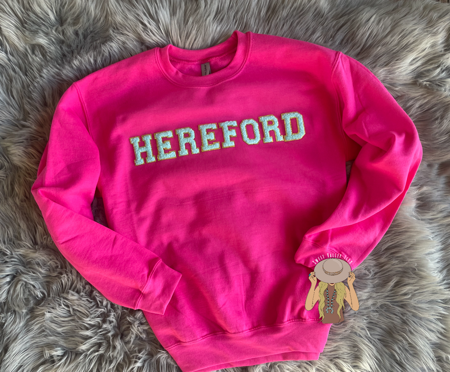 Mint Chenille Letter ANGUS Crewneck - Hot Pink